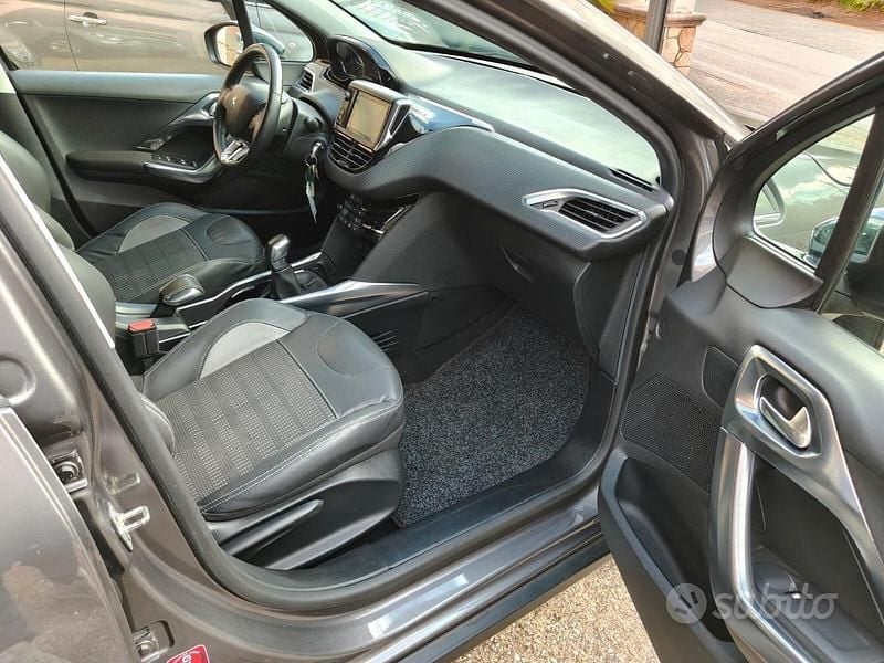 Usata Peugeot 2008 Allure 92 CV (67 kW) 2014 Grigio SUV