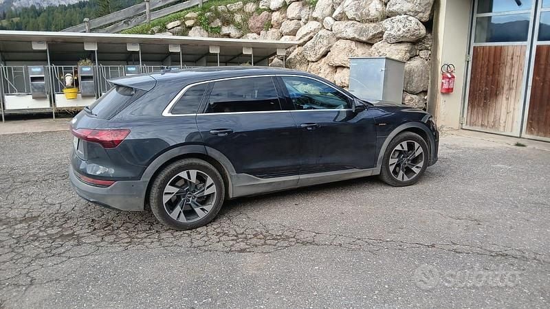 Usata Audi e-tron 230 kW (313 CV) 2022 Nero SUV