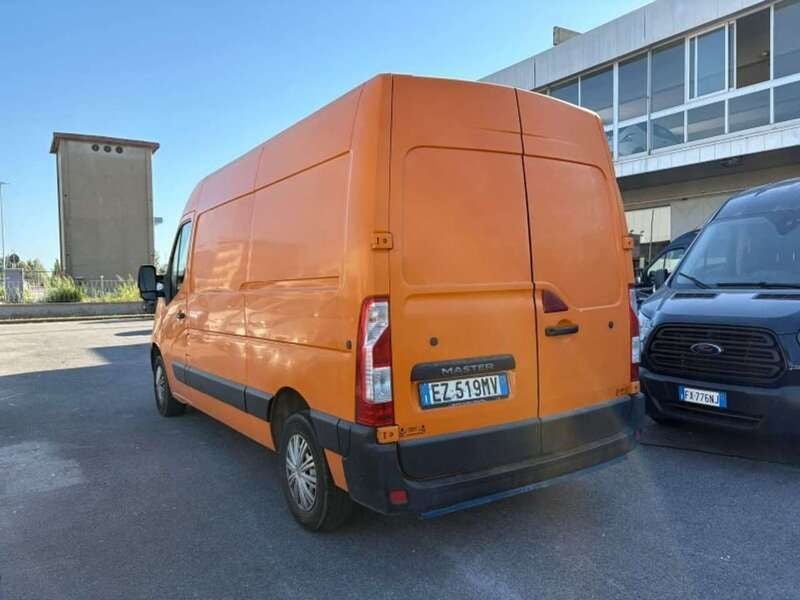 Occasion Renault Master 110 ch (80 kW) 2015 Orange Van
