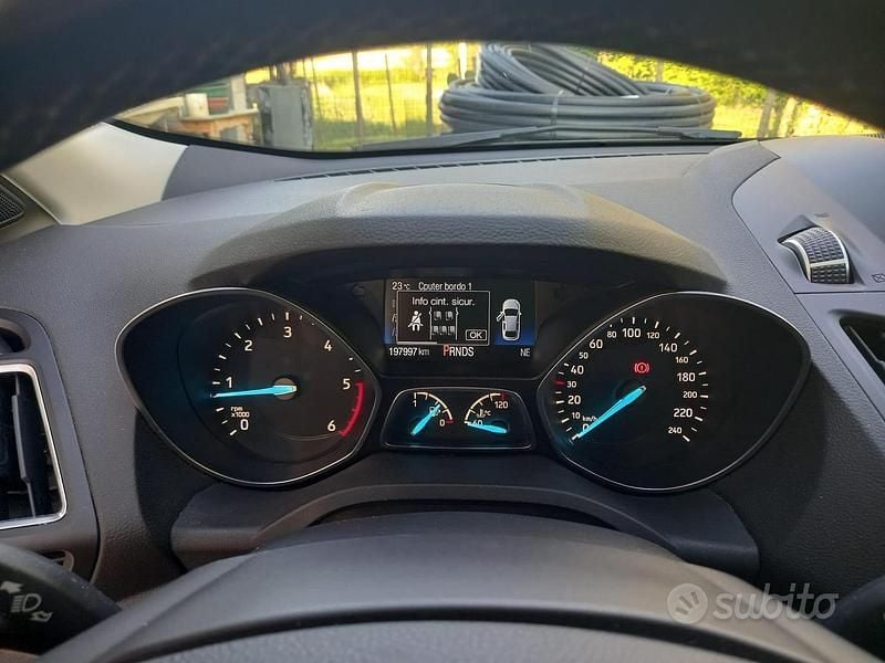 Begagnad Ford Kuga 2017 Grå SUV