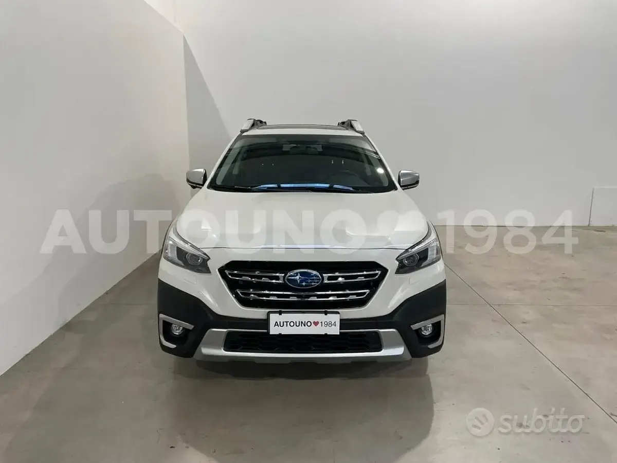 Usado Subaru Outback Premium 169 CV (124 kW) 2021 Blanco Familiar