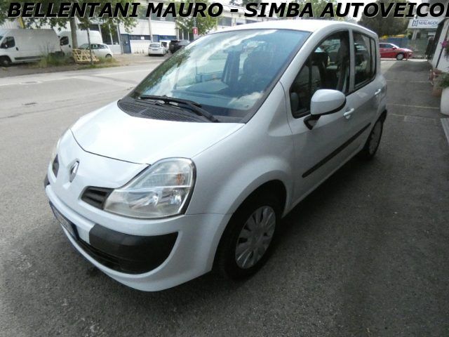 Usata Renault Modus 75 CV (55 kW) 2012 Bianco Monovolume