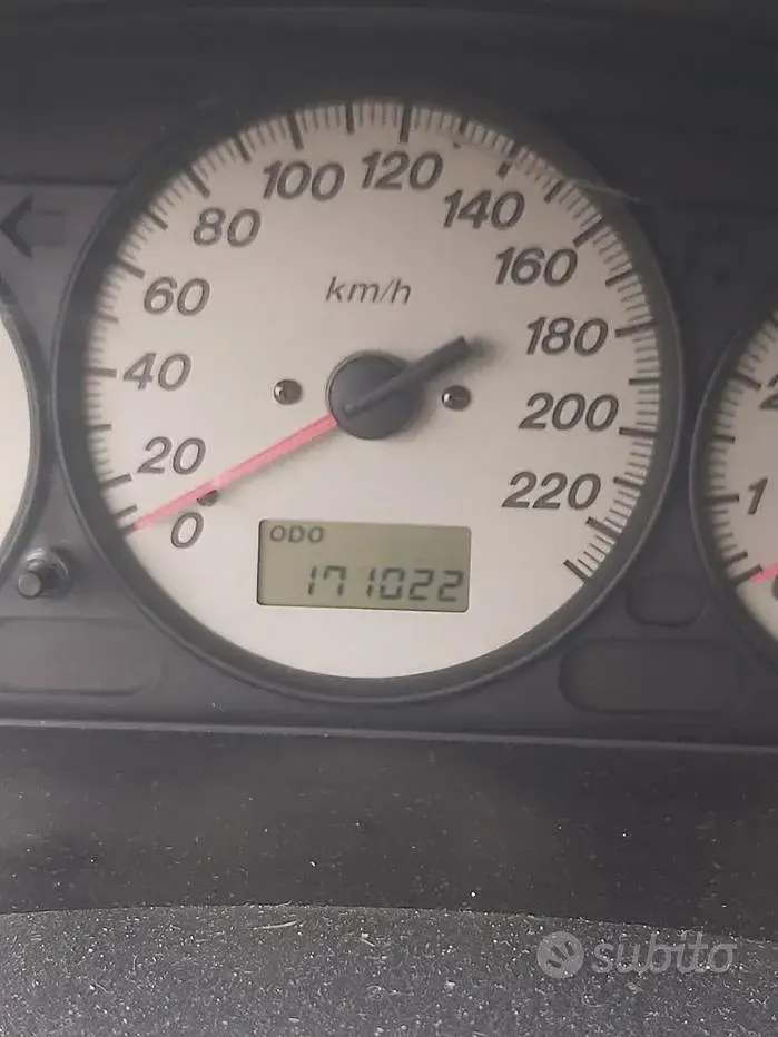 Usata Mazda 323 86 CV (63 kW) 2003 Berlina