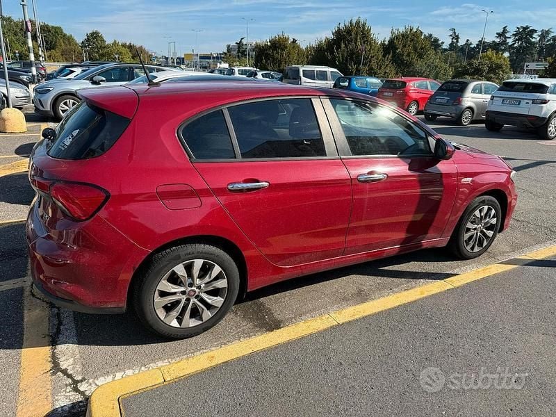 Usata Fiat Tipo 75 CV (55 kW) 2018 Rosso Utilitaria