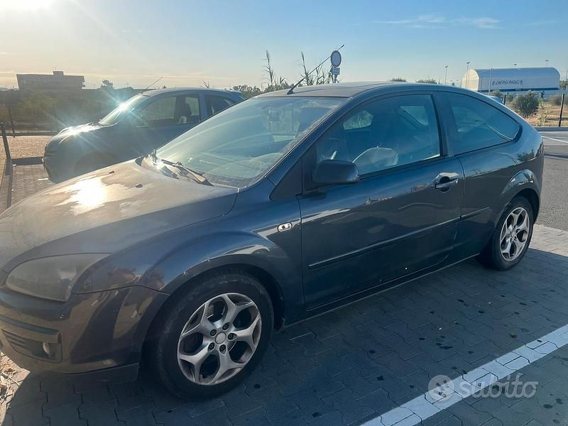 Usata Ford Focus 115 CV (84 kW) 2007 Grigio Berlina