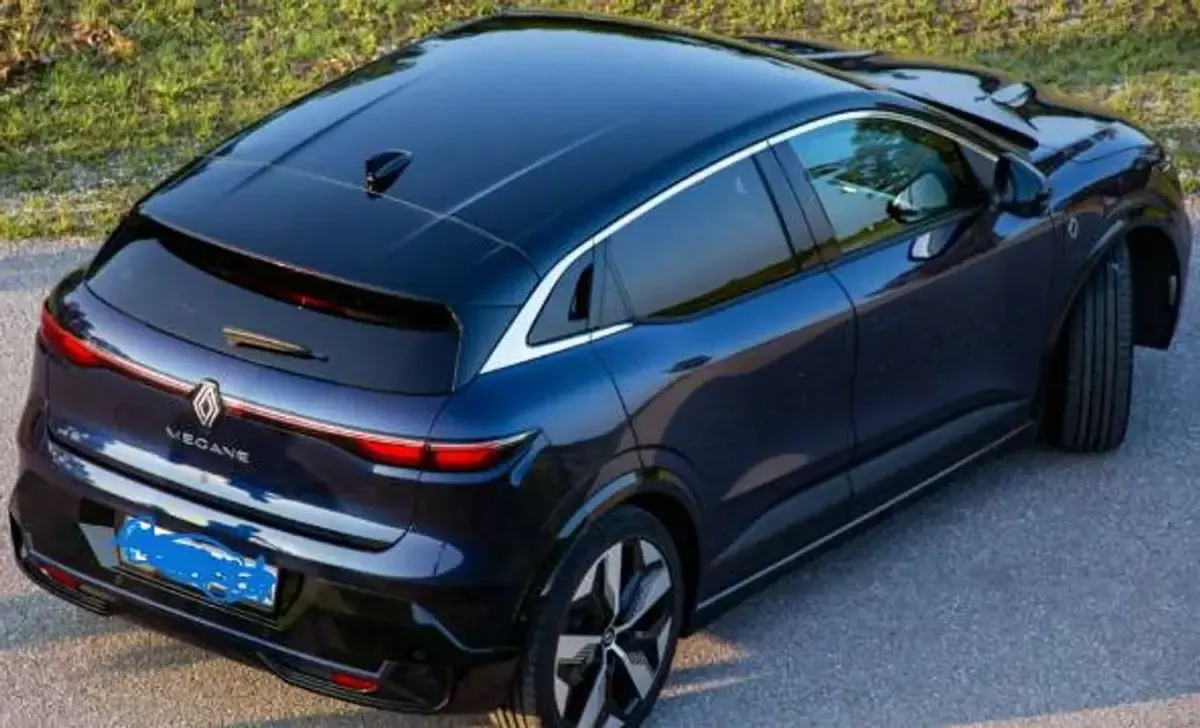 Usata Renault Megane E-Tech Techno 55 kW (75 CV) 2024 Blu/azzurro Berlina