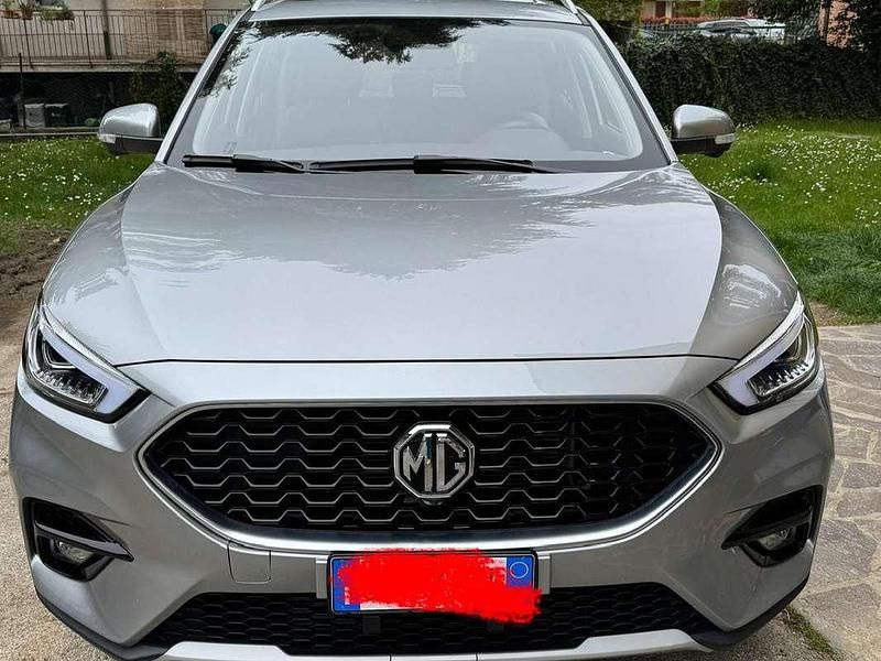 Usata MG ZS Luxury 111 CV (81 kW) 2023 Argento SUV