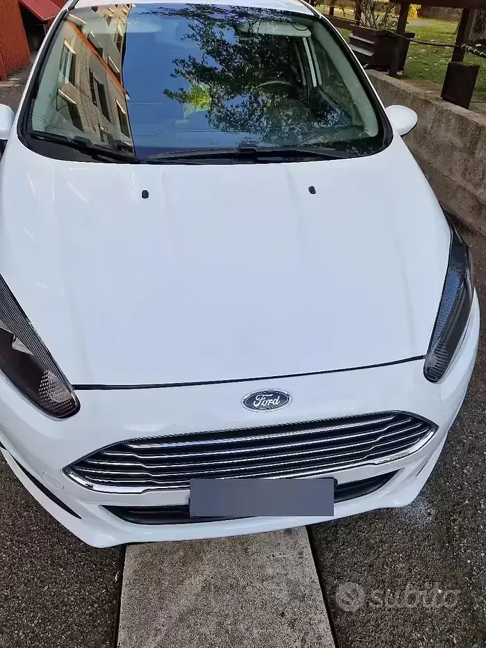 Usata Ford Fiesta 75 CV (55 kW) 2015 Bianco Utilitaria