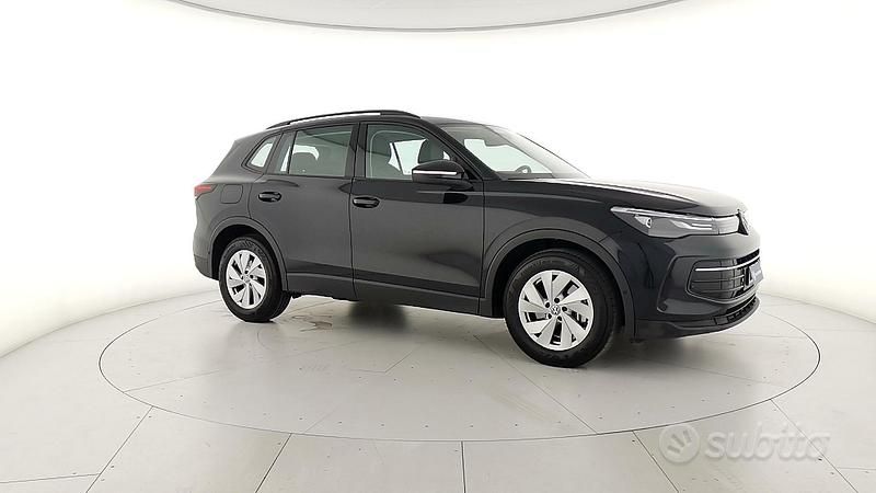 Usata VW Tiguan Life 150 CV (110 kW) 2024 Deep black perlato SUV