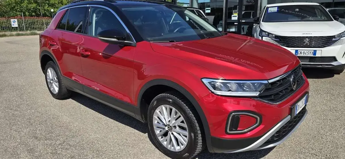 Usata VW T-Roc Style 116 CV (85 kW) 2023 Rosso SUV