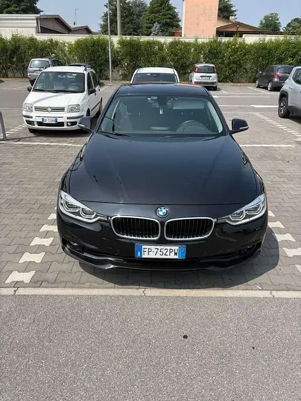 Usata BMW 318 Advantage 150 CV (110 kW) 2018 Nero Berlina