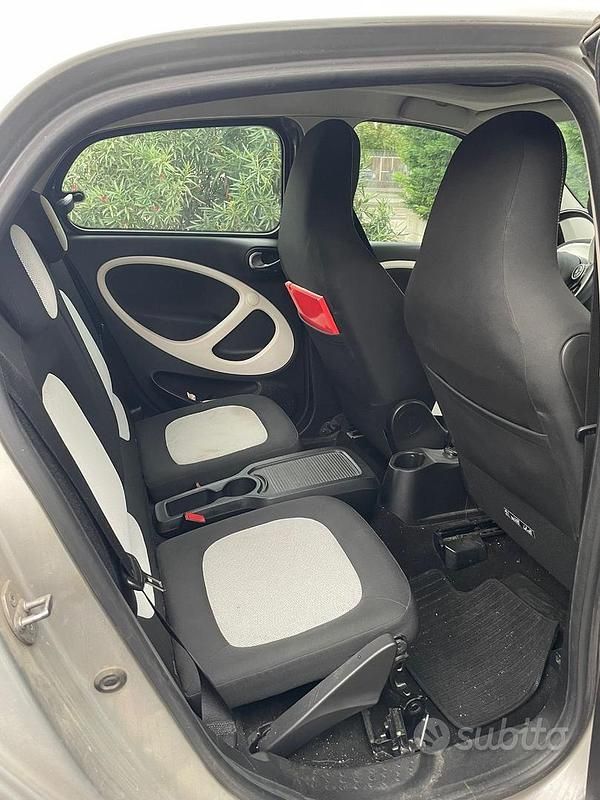 Usata Smart ForFour 71 CV (52 kW) 2015 Grigio Utilitaria