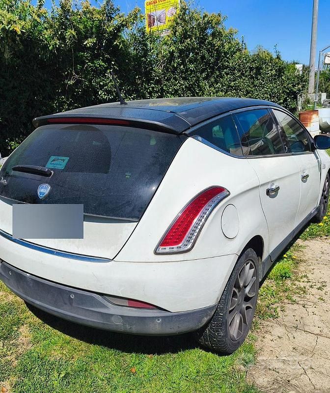 Usata Lancia Delta 120 CV (88 kW) 2009 Utilitaria