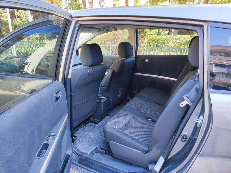 Usata Toyota Corolla Verso 177 CV (130 kW) 2006 Grigio Monovolume