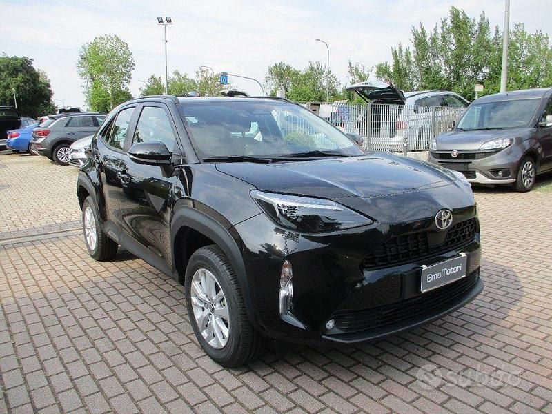 Nero Usata 2024 Toyota Yaris Cross Active SUV | 26.400 € (Molto cara) - Immagine 1/4
