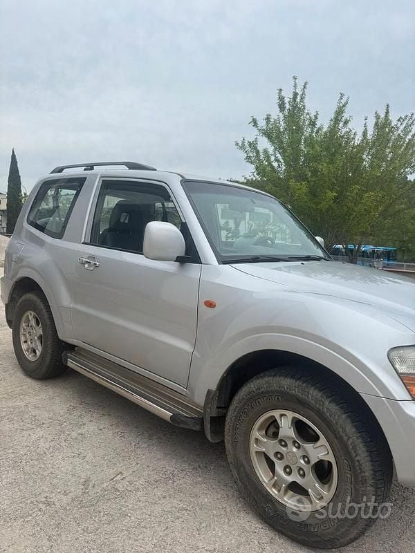 Usata Mitsubishi Pajero 115 CV (84 kW) 2002 Grigio SUV