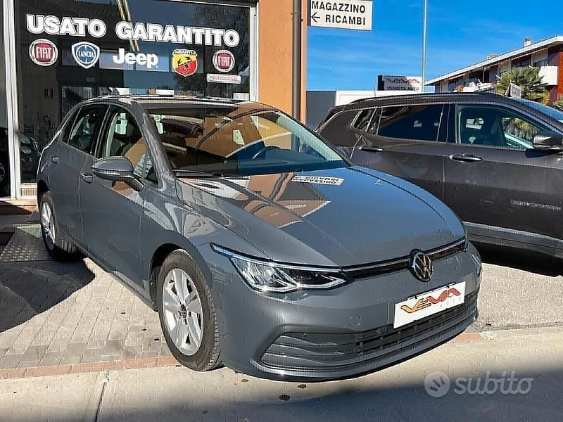 Usata VW Golf VII Life 116 CV (85 kW) 2021 Grigio Utilitaria