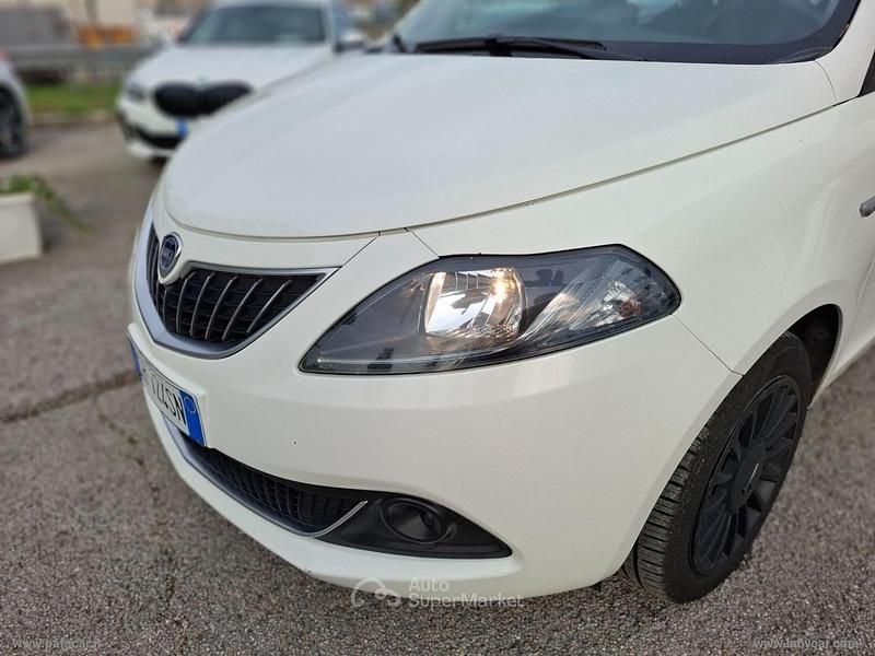 Usata Lancia Ypsilon Silver 69 CV (50 kW) 2022 Bianco Utilitaria