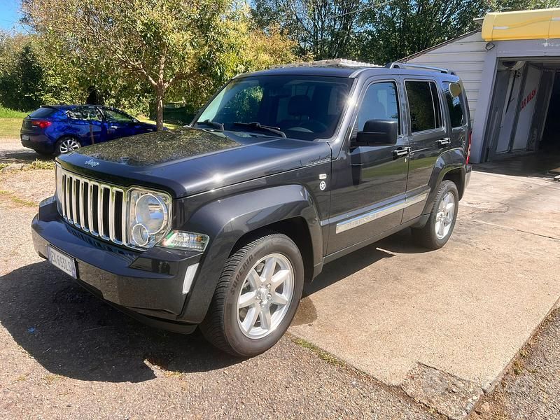 Usata 2011 Jeep Cherokee SUV | 7500 € (Buon prezzo) - Immagine 1/4