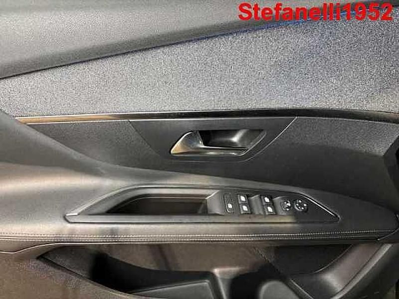 Usata Peugeot 3008 Allure 131 CV (96 kW) 2020 Grigio moka SUV