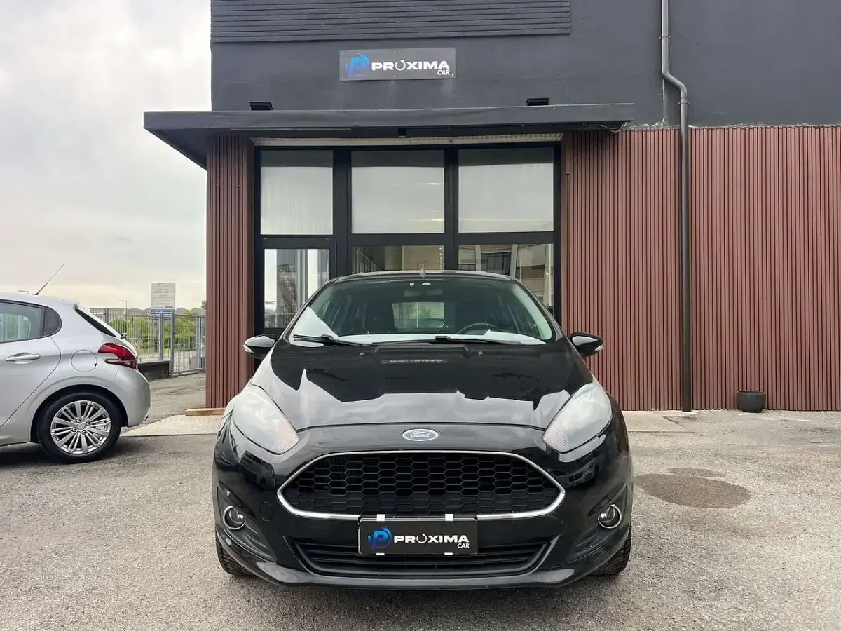 Usata Ford Fiesta 75 CV (55 kW) 2017 Nero Utilitaria