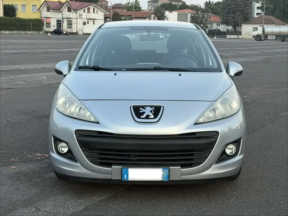Usata Peugeot 207 73 CV (53 kW) 2010 Argento Berlina