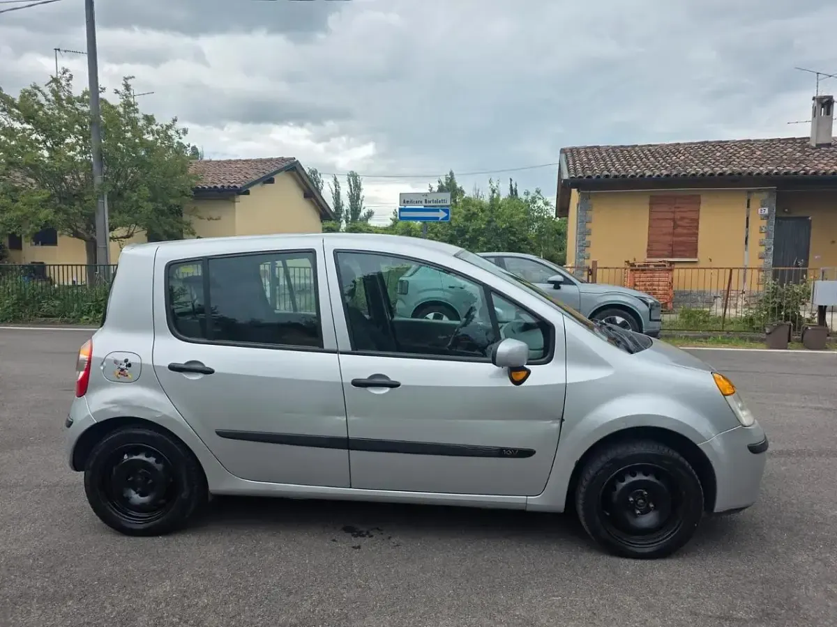 Usata Renault Modus 75 CV (55 kW) 2007 Grigio Monovolume