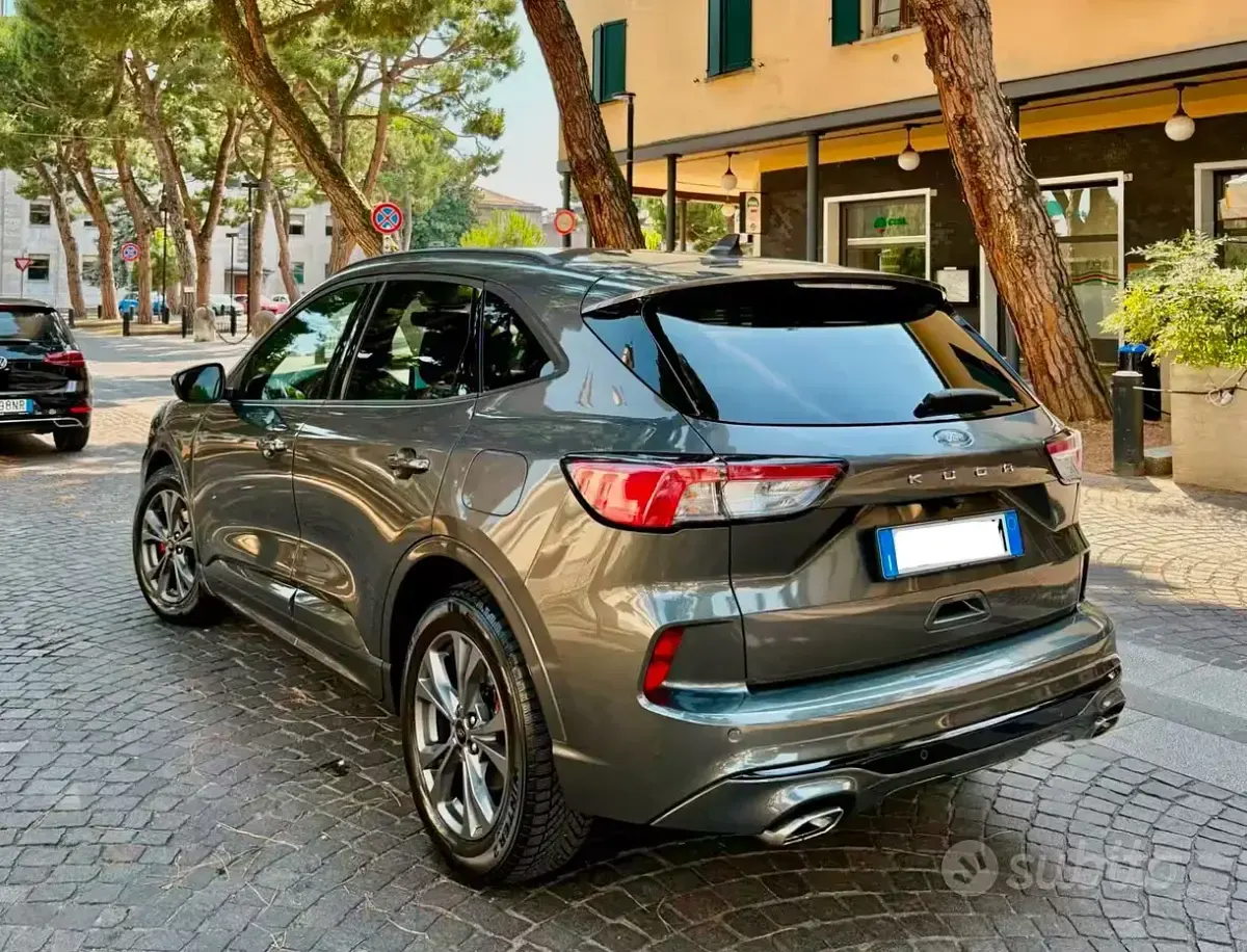 Usata Ford Kuga ST-Line 120 CV (88 kW) 2022 Grigio SUV