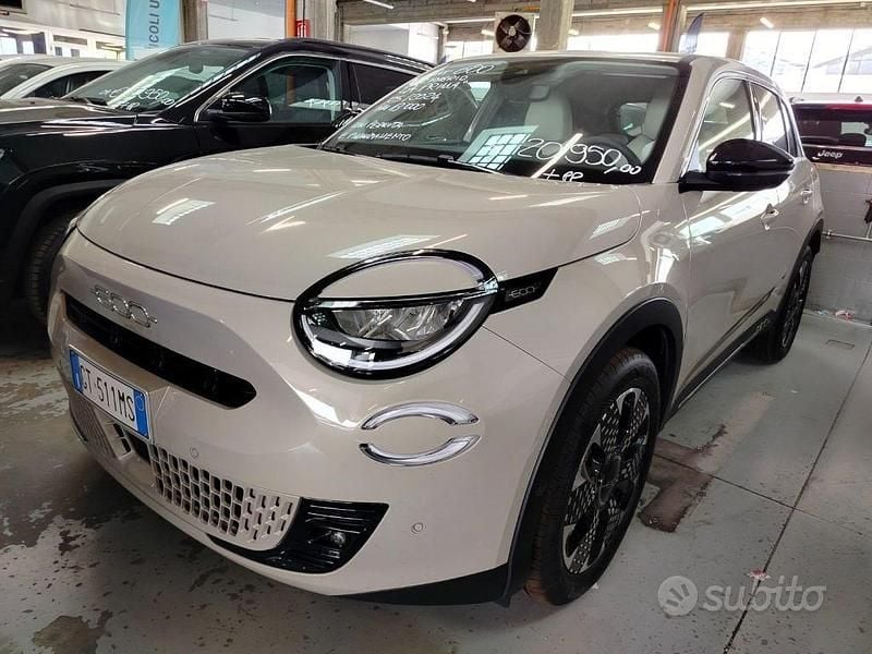 Usata Fiat 600 La Prima 101 CV (74 kW) 2025 Beige SUV