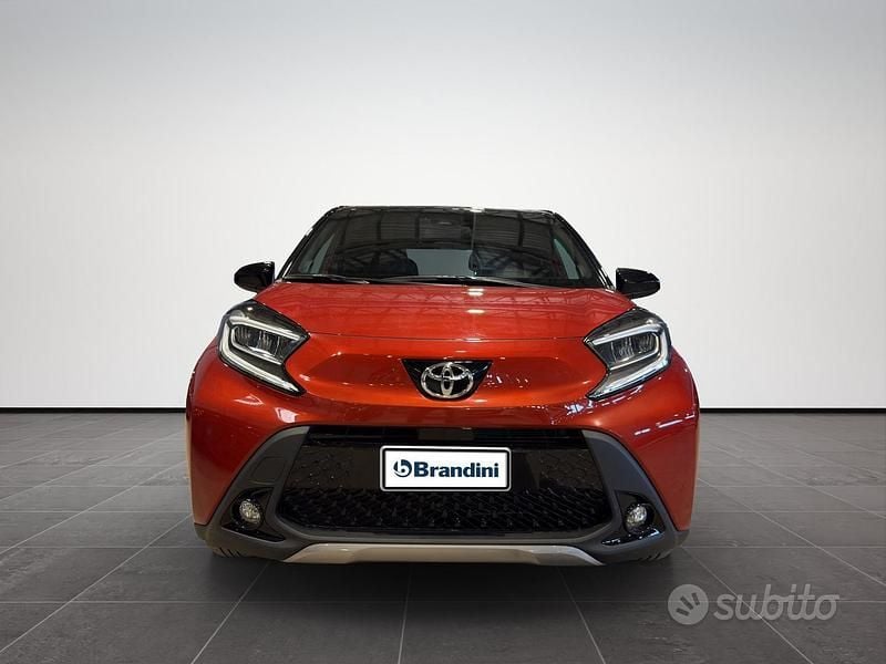 Usata Toyota Aygo X Lounge 72 CV (52 kW) 2023 Rosso tetto nero SUV
