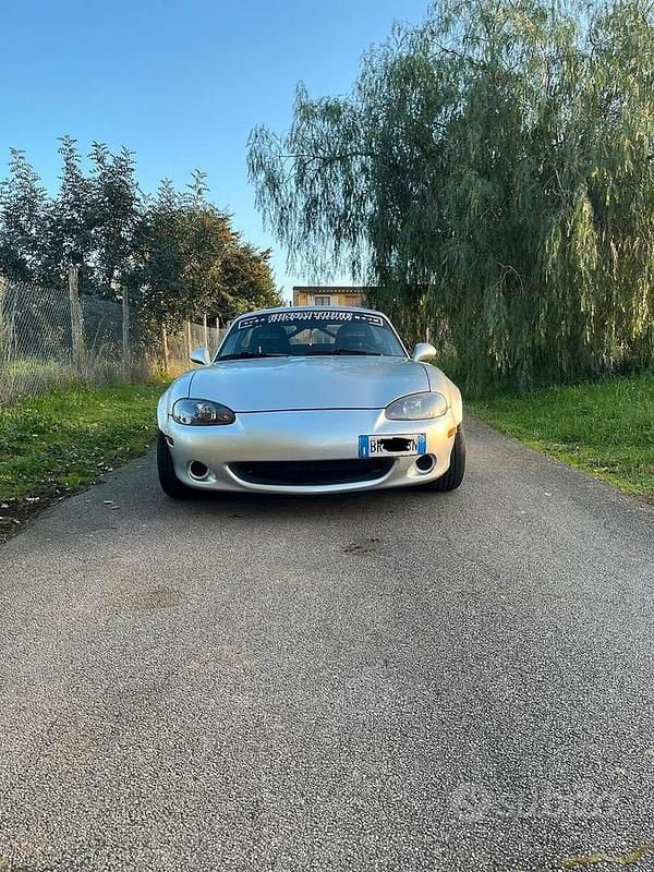 Usata Mazda MX5 146 CV (107 kW) 2002 Grigio Cabrio