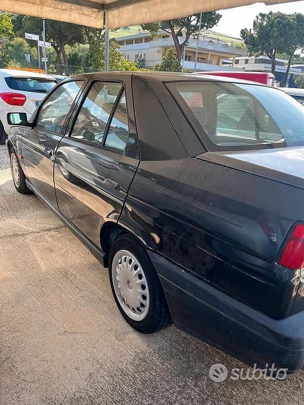 Usata Alfa Romeo 155 116 CV (85 kW) 1995 Nero Berlina