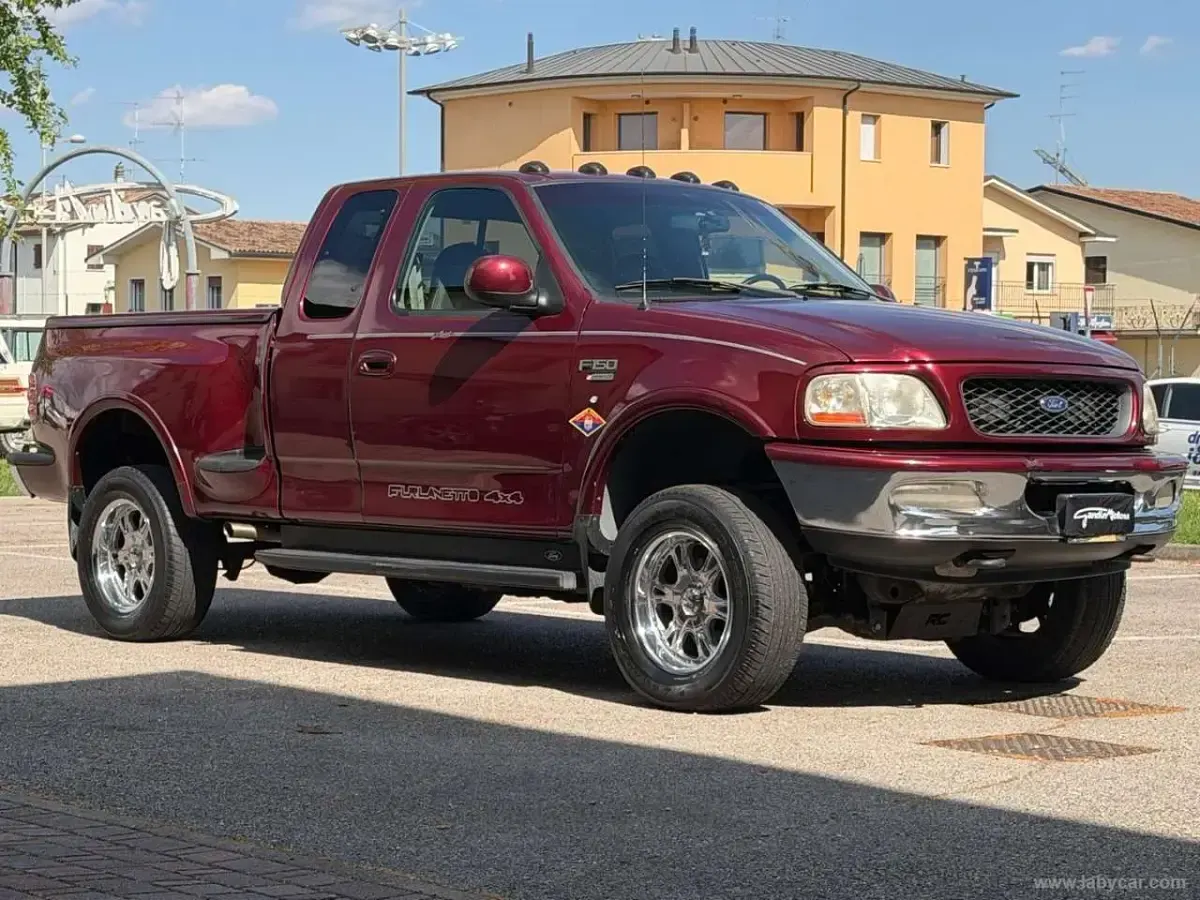 Usata Ford V8 Lariat 230 CV (169 kW) 1999 Rosso SUV