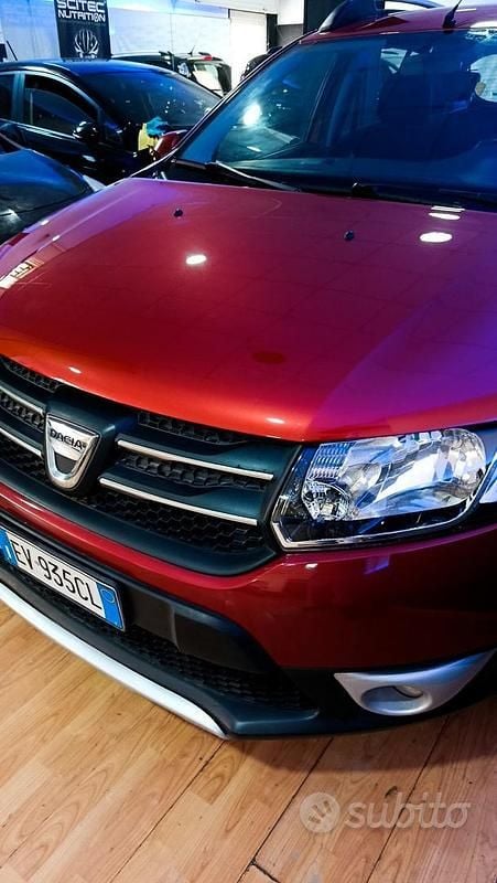 Usata Dacia Sandero Prestige 90 CV (66 kW) 2014 Rosso Berlina