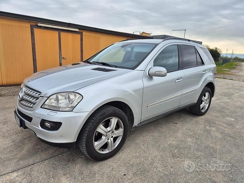 Usata Mercedes ML280 190 CV (139 kW) 2007 Grigio SUV