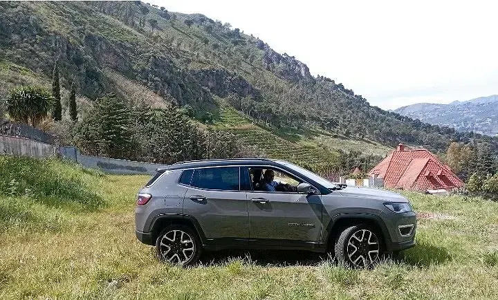 Usata Jeep Compass 140 CV (102 kW) 2019 Grigio SUV