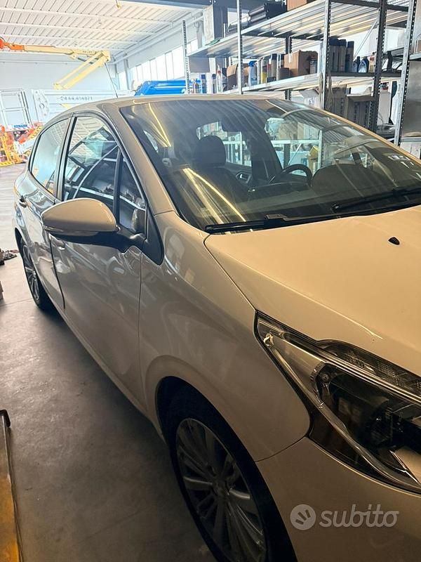 Gebraucht Peugeot 208 100 PS (73 kW) 2017 Kleinwagen