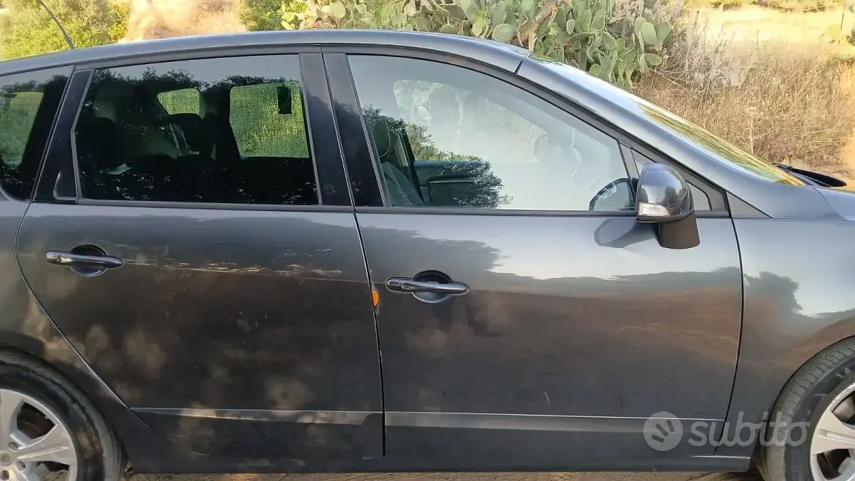 Usata Renault Scenic E-Tech 130 CV (95 kW) 2010 Grigio Monovolume