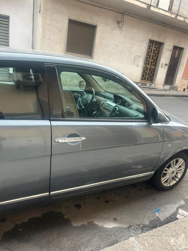 Usata Lancia Ypsilon 2011 Grigio Utilitaria