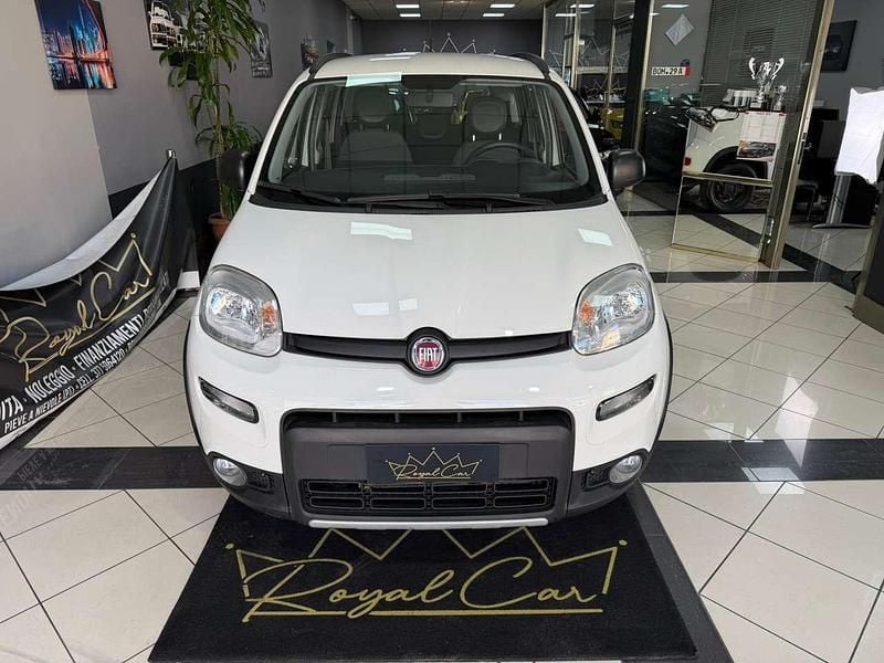 Usata Fiat Panda 4x4 S 84 CV (61 kW) 2019 Bianco Utilitaria