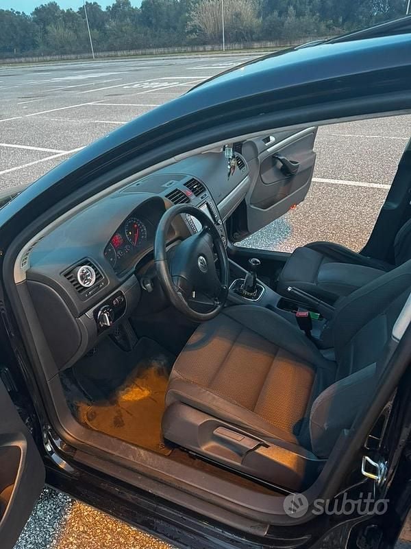 Begagnad VW Golf IV 140 HK (102 kW) 2006 Svart Sedan