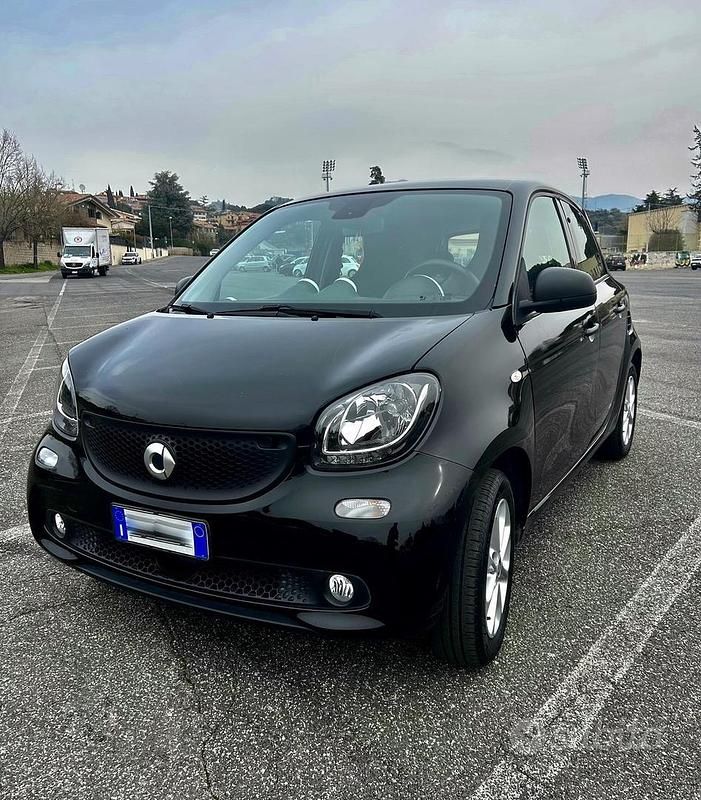 Usata Smart ForFour 71 CV (52 kW) 2018 Nero Utilitaria