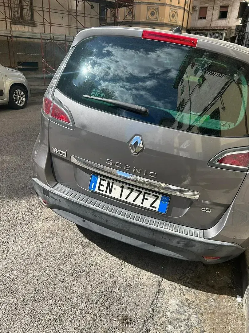 Usata Renault Scenic E-Tech 106 CV (77 kW) 2012 Grigio Berlina