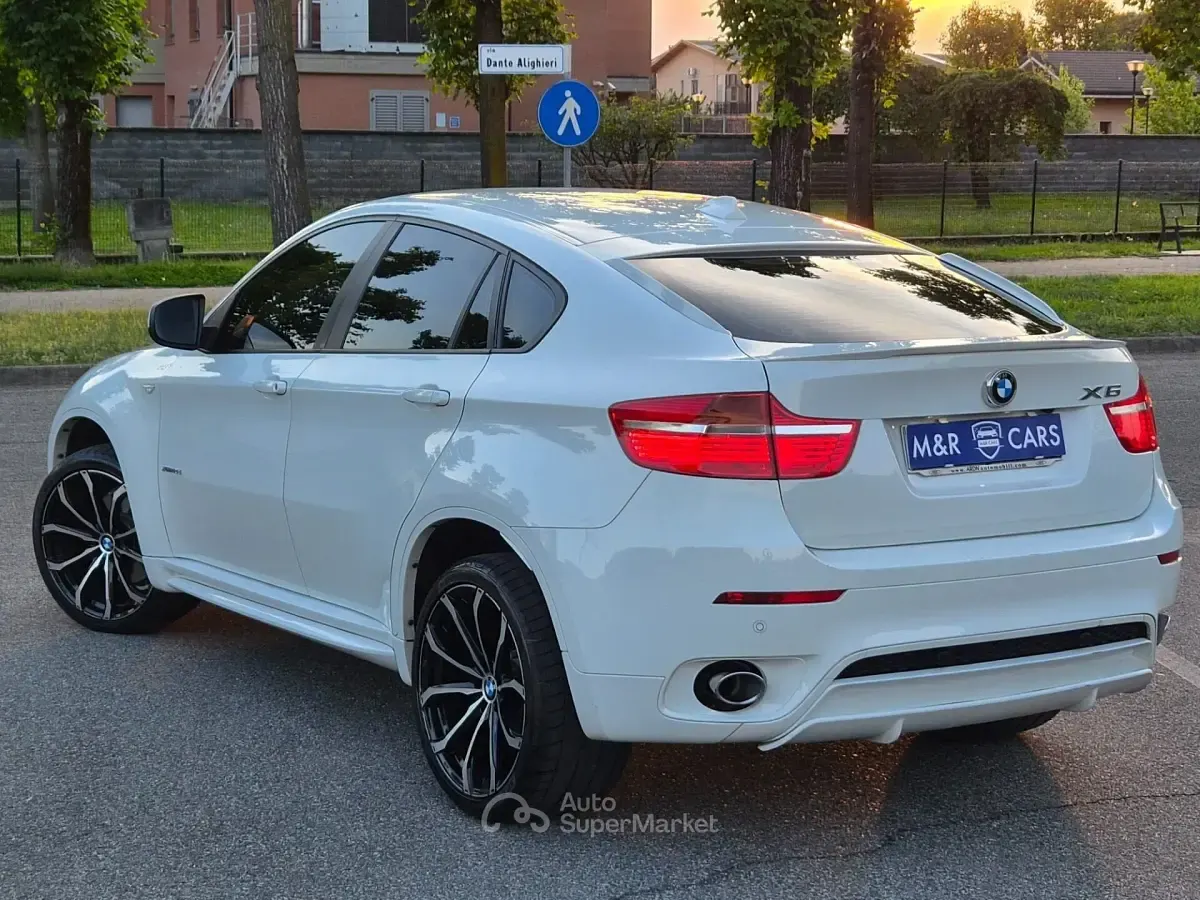 Ny BMW X6 M Performance 306 HK (225 kW) 2026 Vit SUV