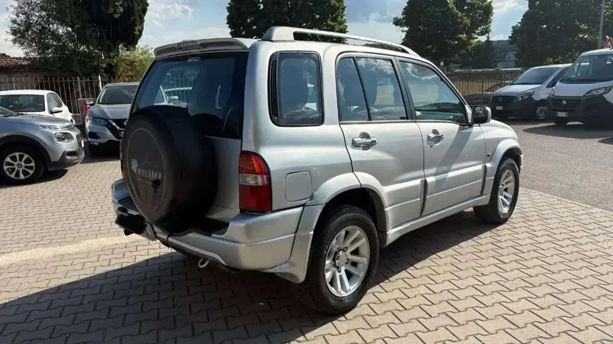 Usata Suzuki Grand Vitara 109 CV (80 kW) 2005 Argento SUV