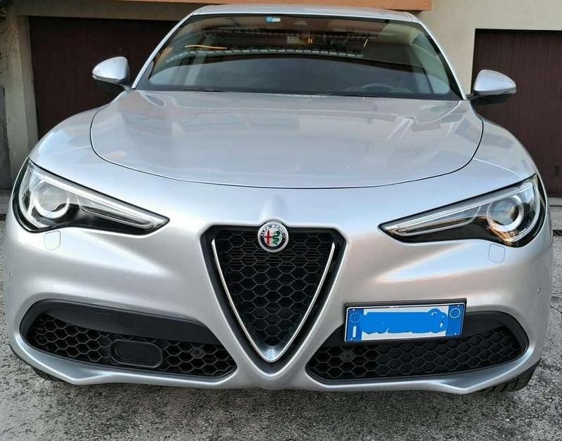 Argento Usata 2021 Alfa Romeo Stelvio SUV | 25.500 € (Buon prezzo) - Immagine 1/4