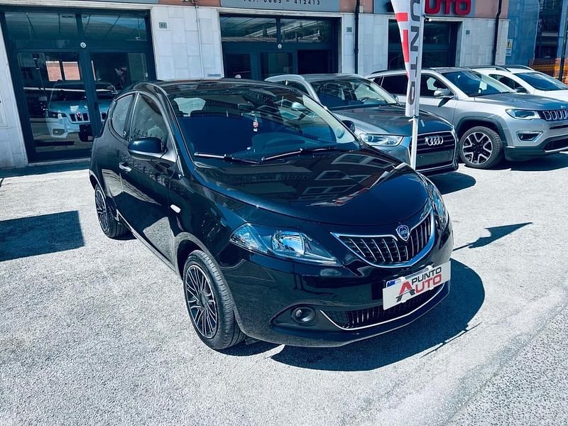 Usata Lancia Ypsilon Gold 69 CV (50 kW) 2023 Nero Utilitaria