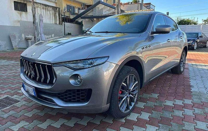 Usata Maserati Levante GranLusso 250 CV (183 kW) 2020 Grigio SUV