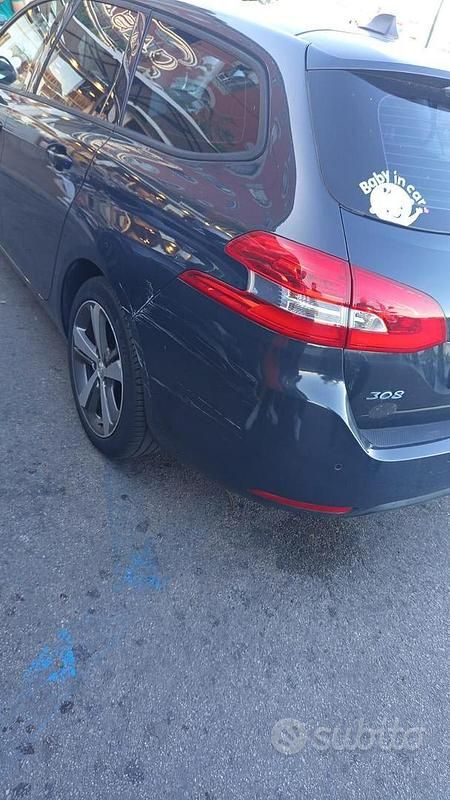 Usata Peugeot 308 SW 130 CV (95 kW) 2017 Blu Station wagon