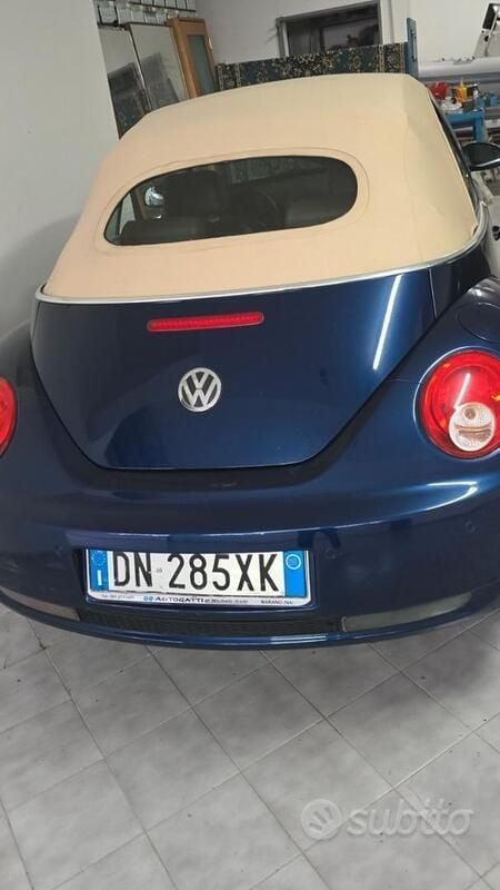 Usata VW New Beetle Cabriolet 150 CV (110 kW) 2008 Blu Cabrio